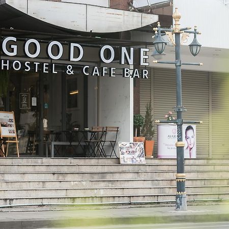 Good One Poshtel & Cafe Bar Pansiyon Bangkok Dış mekan fotoğraf