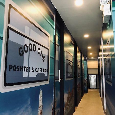 Good One Poshtel & Cafe Bar Pansiyon Bangkok Dış mekan fotoğraf