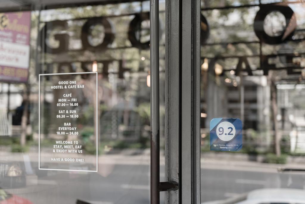 Good One Poshtel & Cafe Bar Pansiyon Bangkok Dış mekan fotoğraf