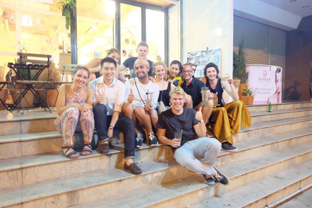 Good One Poshtel & Cafe Bar Pansiyon Bangkok Dış mekan fotoğraf