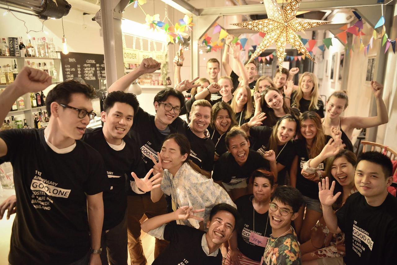 Good One Poshtel & Cafe Bar Pansiyon Bangkok Dış mekan fotoğraf