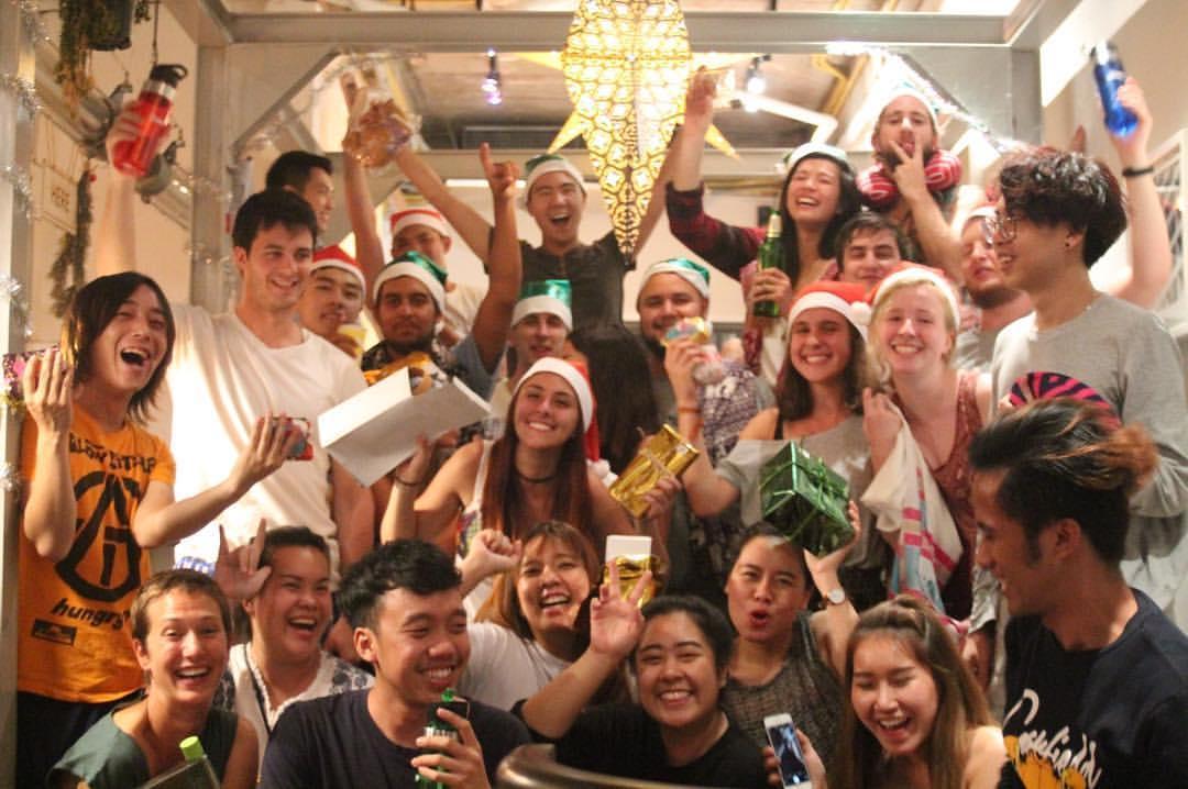 Good One Poshtel & Cafe Bar Pansiyon Bangkok Dış mekan fotoğraf