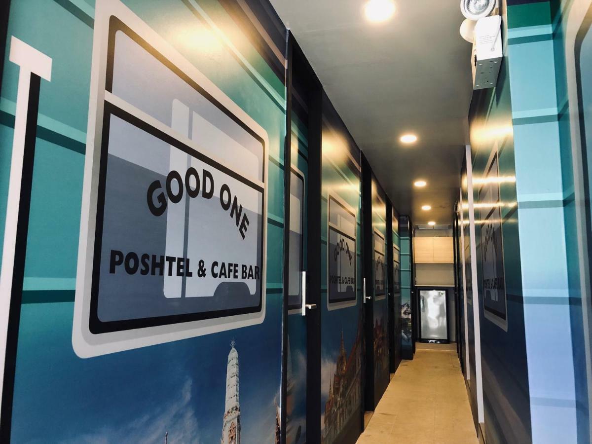 Good One Poshtel & Cafe Bar Pansiyon Bangkok Dış mekan fotoğraf